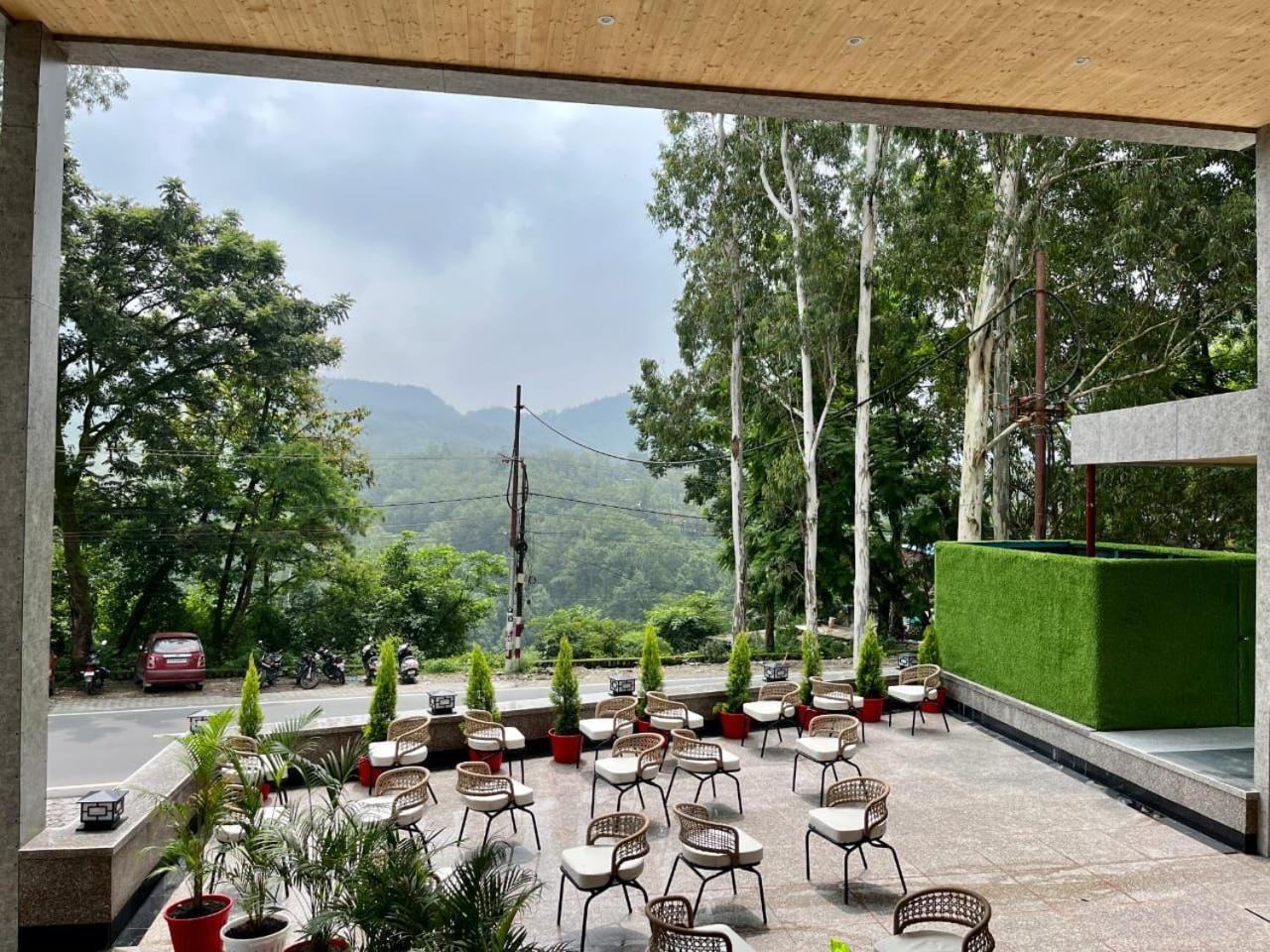 Отель The Prominence Mussoorie Road Дехрадун Экстерьер фото